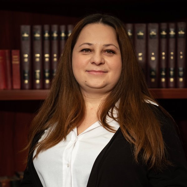 Claudia Popovici — Specialist Registrul Comerțului